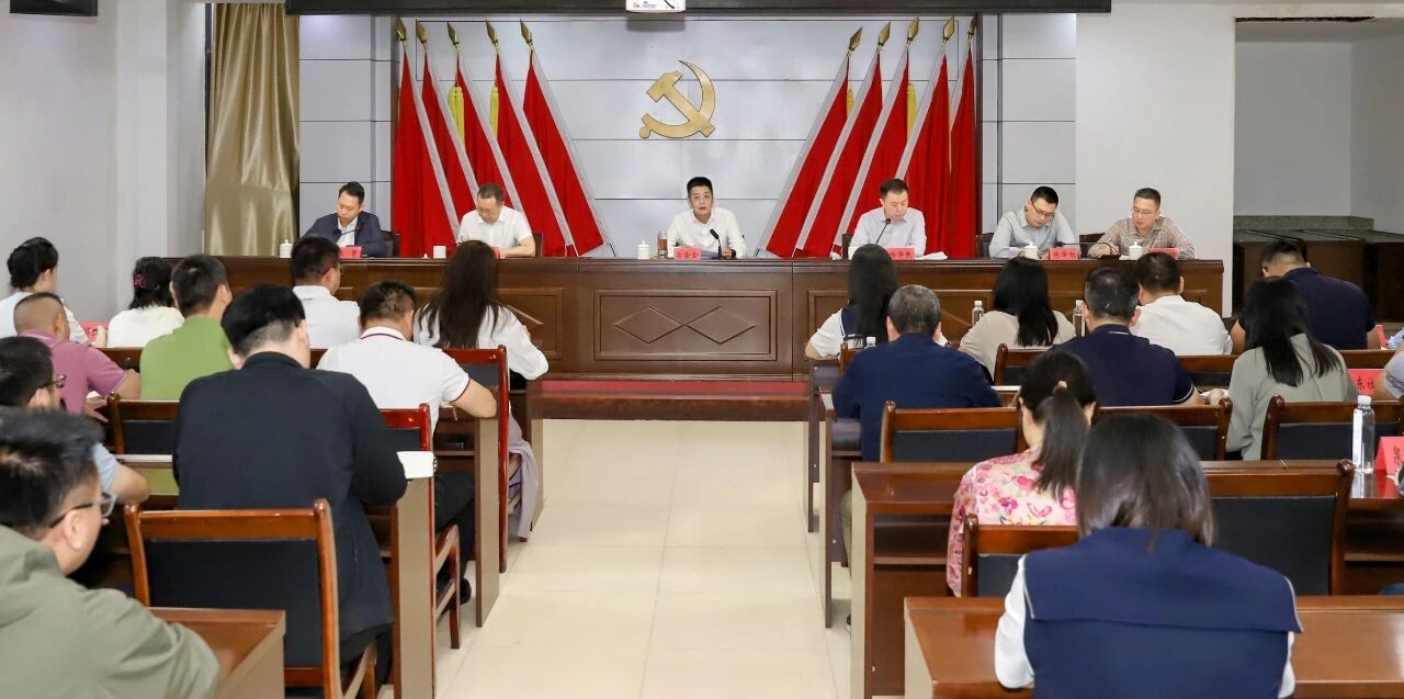 豐澤區(qū)委主要領(lǐng)導前往華大街道宣講黨的二十屆四中全會精神